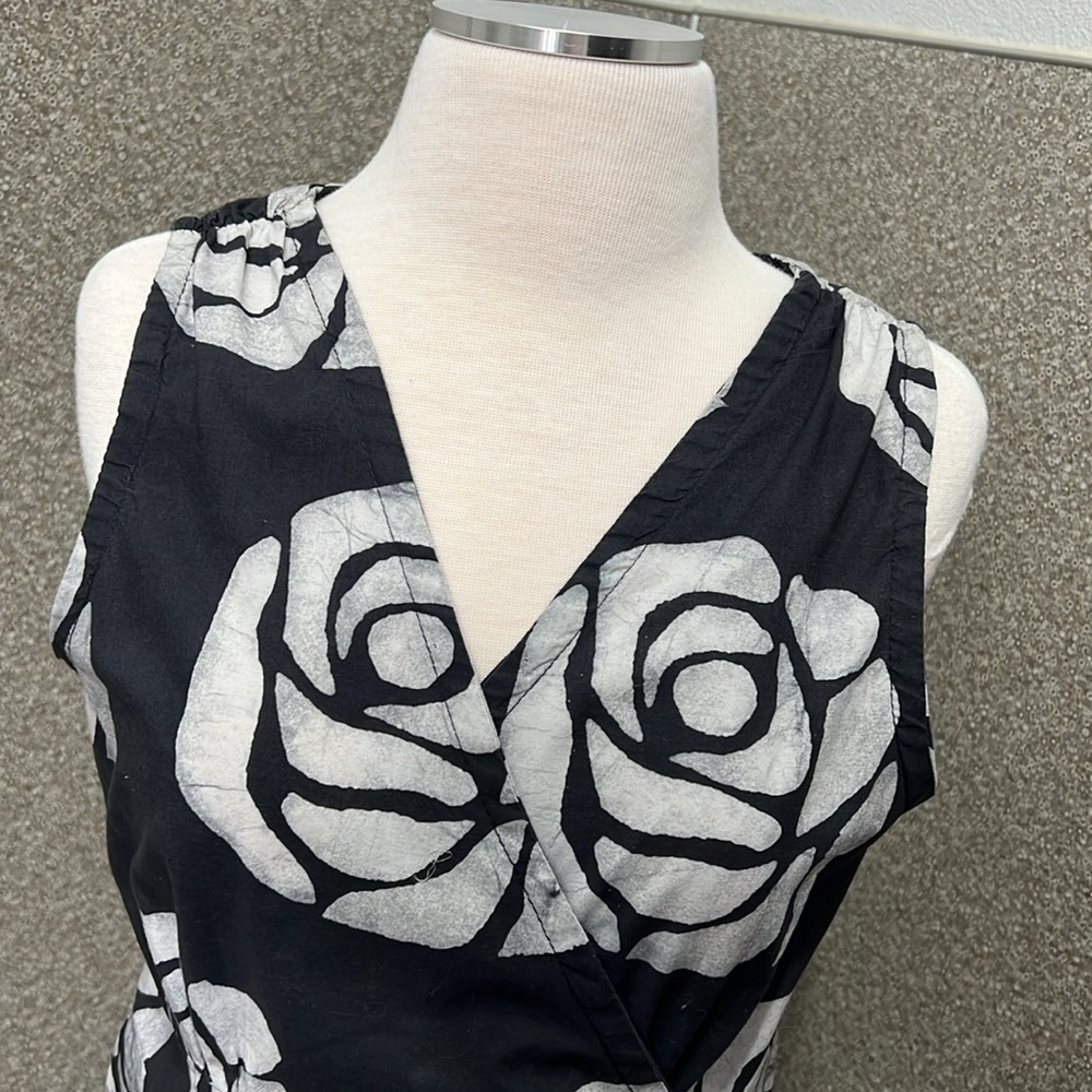 Global Mamas Black with White Floral Print Sleeveless V-neck Dress Size Large